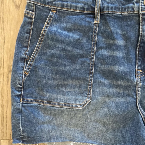 Torrid Blue Jean Shorts NWT - Picture 3 of 6